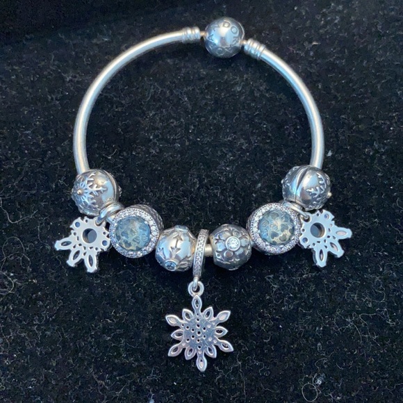 Pandora sparkling snowflake completed bracelet - Picture 2 of 2